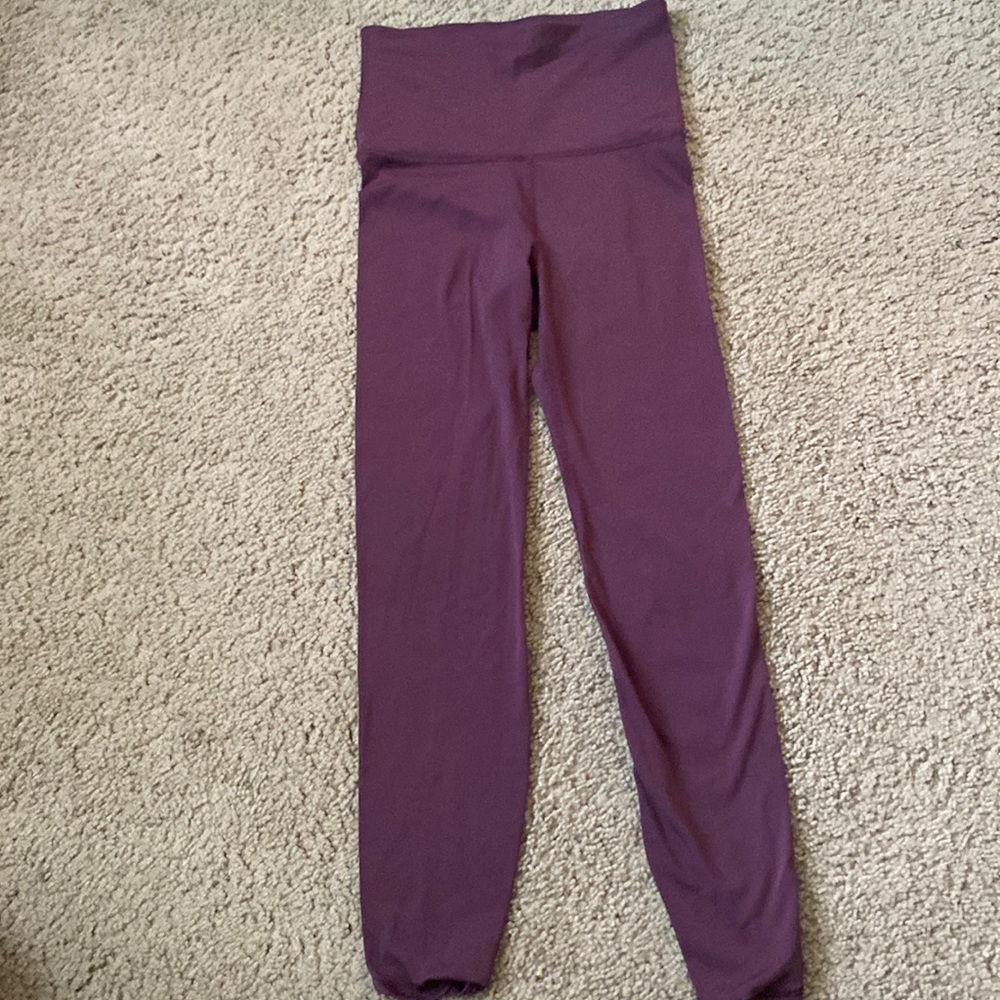 Dark pink/purple leggings